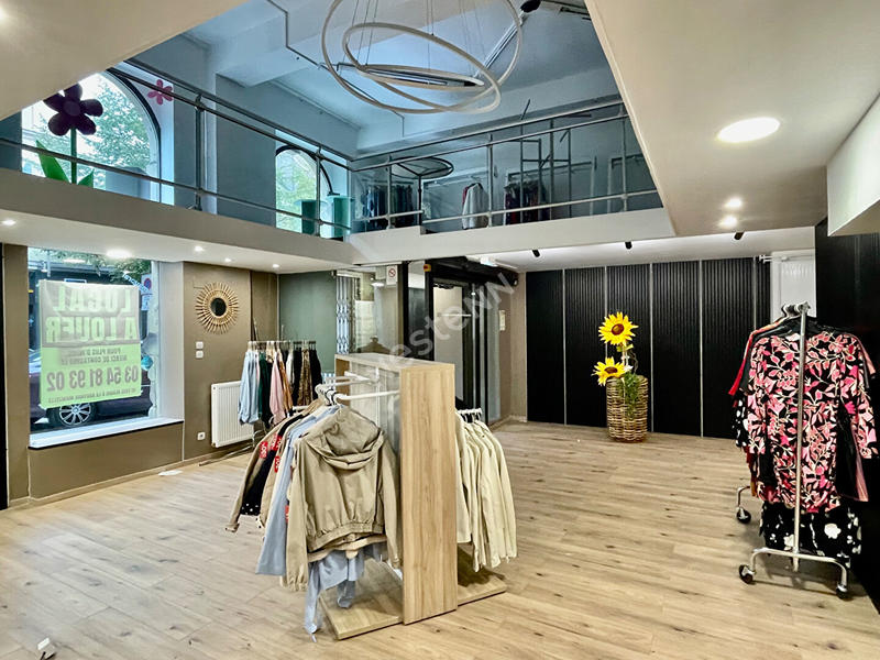 Local commercial - 153 m²