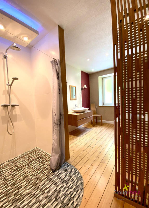 Maison - 333 m² - 12 pièces