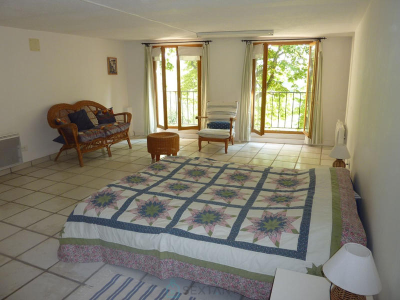 Maison - 360 m² - 10 pièces