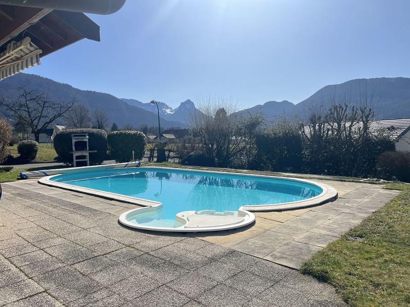 Maison traditionnelle - 219 m² - 7 pièces