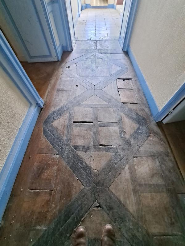 Château - 5 346 m² - 1 pièce