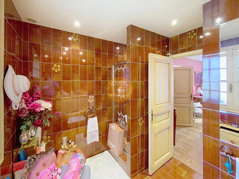 Maison - 181 m² - 7 pièces