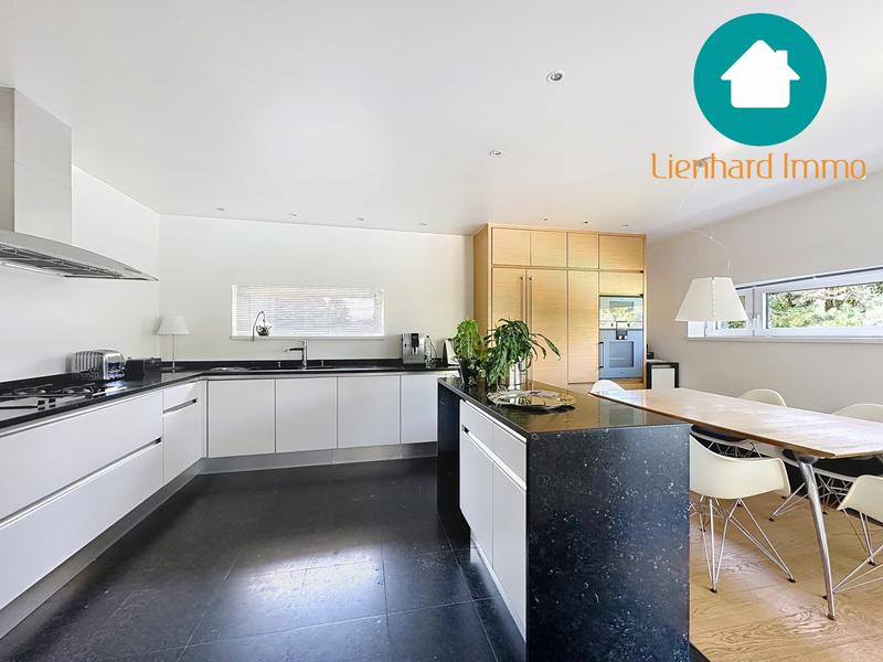 Villa - 300 m² - 7 pièces