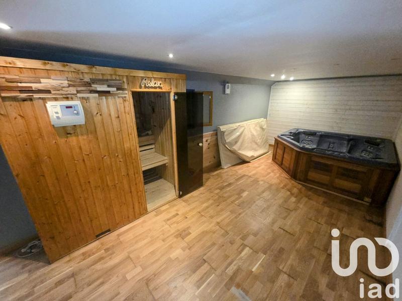 Maison - 203 m² - 7 pièces