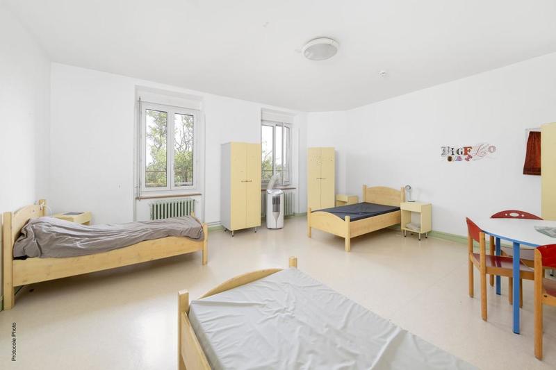 Maison - 3 706 m² - 13 pièces