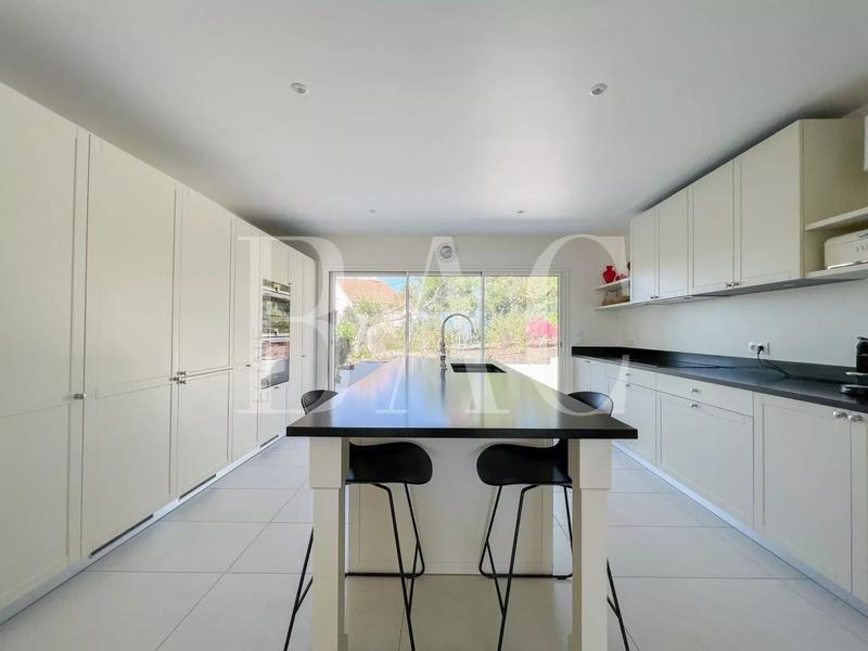 Villa - 270 m² - 8 pièces