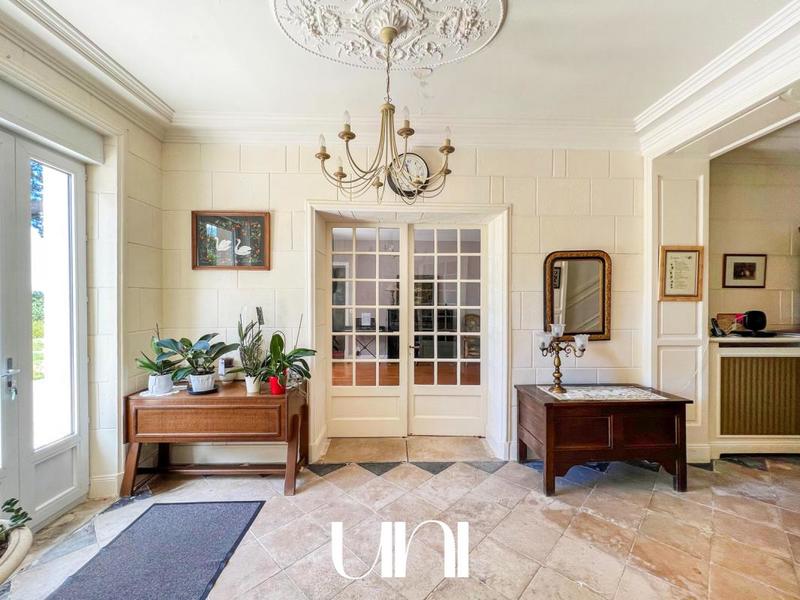 Maison de maîtres - 367 m² - 12 pièces