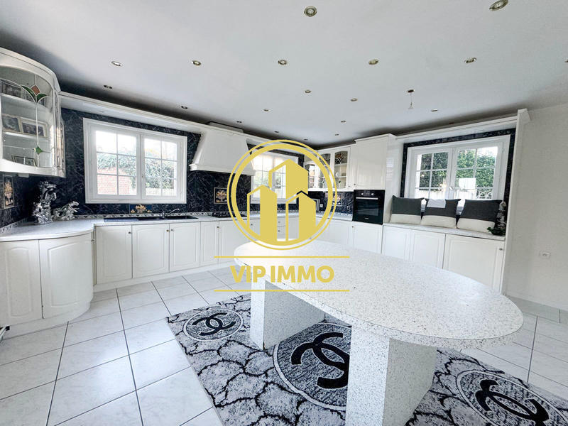 Maison - 203 m² - 5 pièces