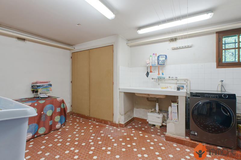 Maison - 270 m² - 10 pièces