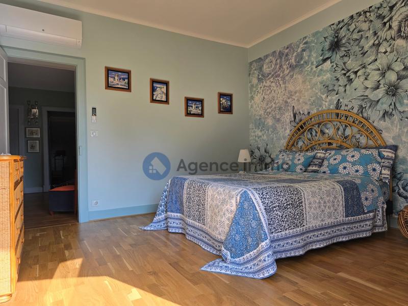 Maison - 207 m² - 6 pièces