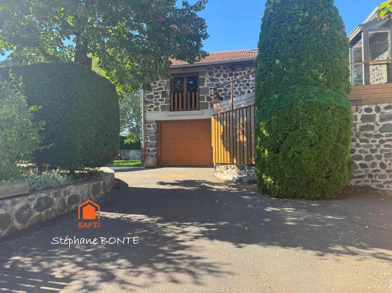 Maison - 210 m² - 6 pièces