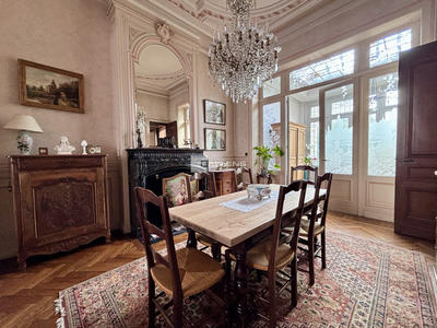 Maison - 253 m² - 8 pièces