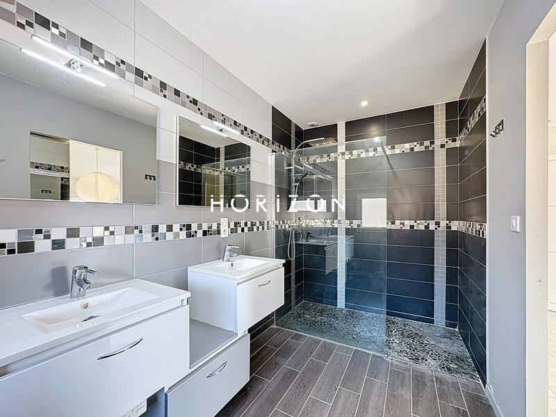 Maison contemporaine - 216 m² - 8 pièces