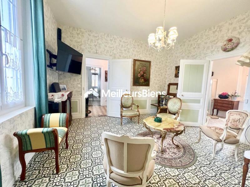 Maison - 247 m² - 8 pièces