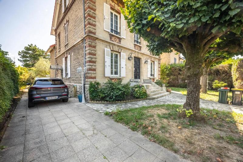 Maison - 250 m² - 7 pièces
