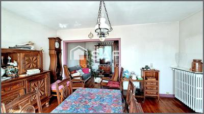 Maison - 99 m² - 6 pièces