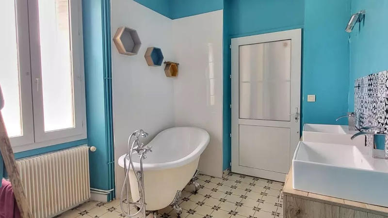 Maison - 220 m² - 8 pièces