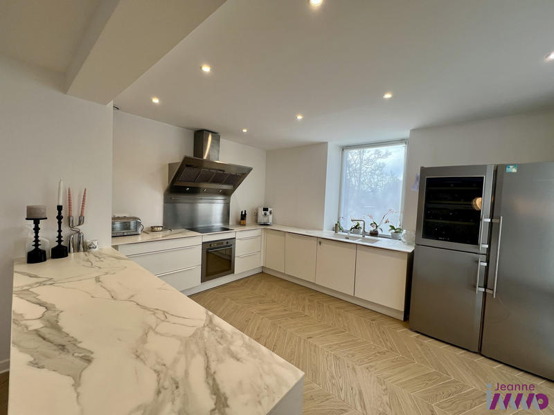 Maison - 243 m² - 7 pièces