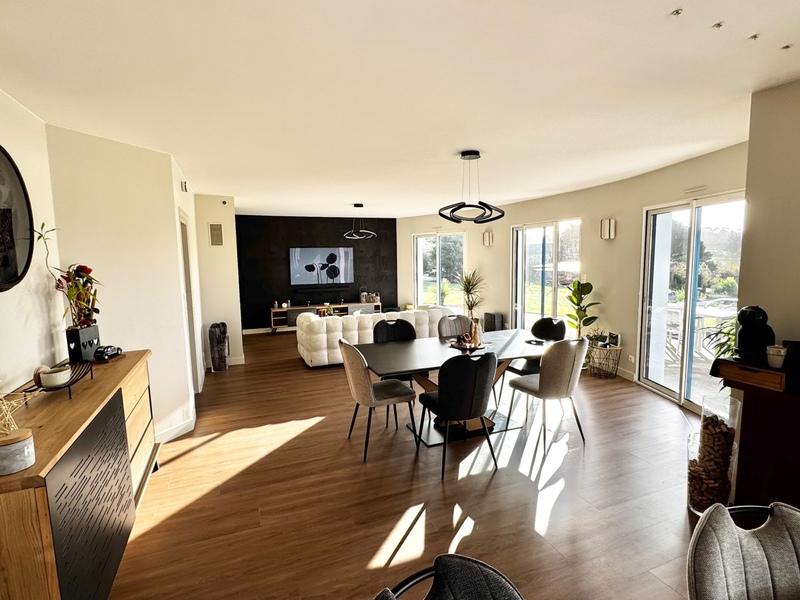 Maison - 170 m² - 9 pièces