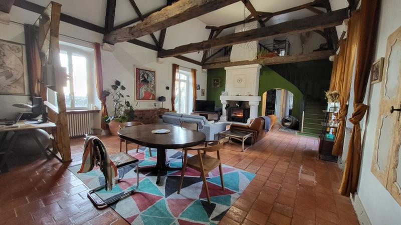 Maison - 207 m² - 7 pièces