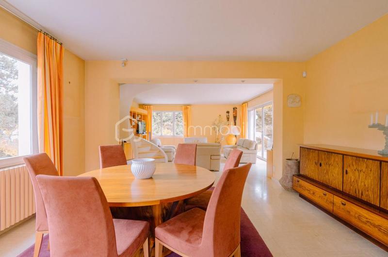 Maison traditionnelle - 222 m² - 6 pièces