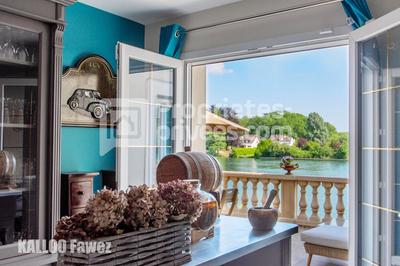 Maison - 222 m² - 8 pièces