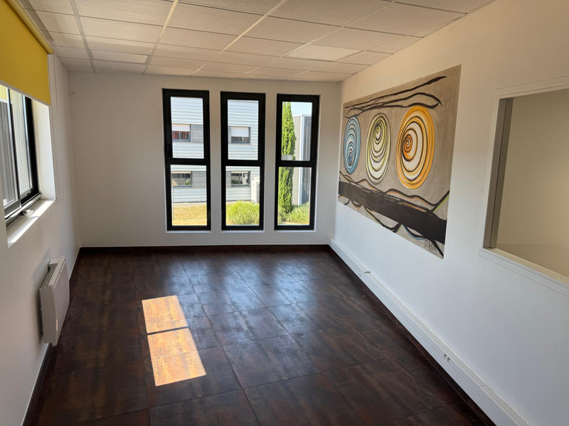 Local d'activités - 1 701 m²