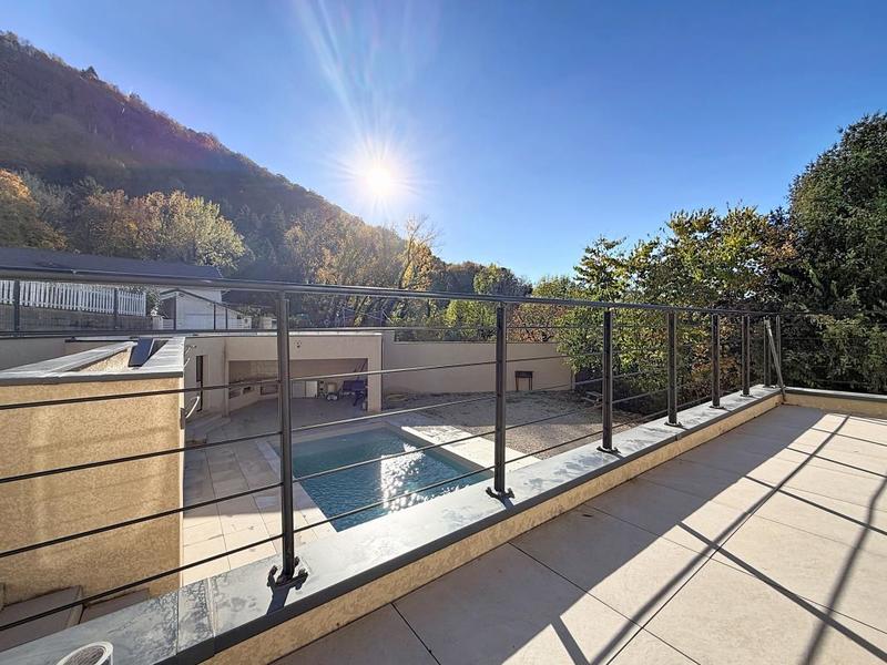 Maison - 195 m² - 6 pièces