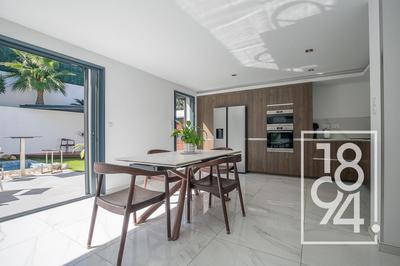 Maison - 140 m² - 6 pièces