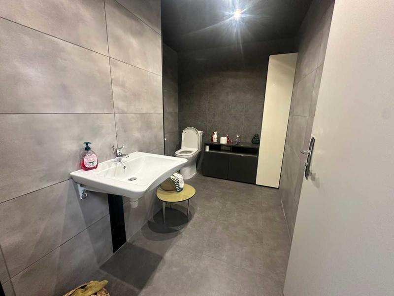 Local commercial - 215 m² - 7 pièces