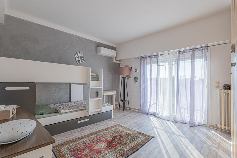 Maison - 237 m² - 8 pièces