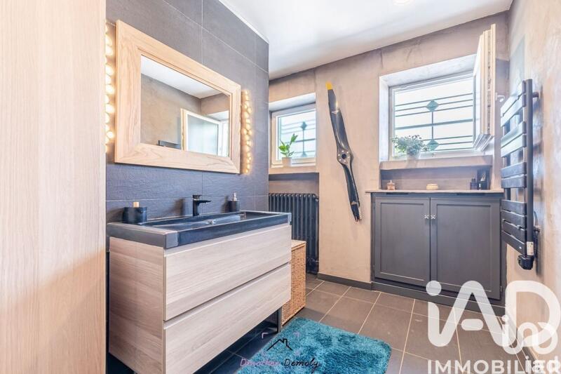 Maison - 305 m² - 13 pièces