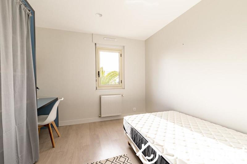 Chambre - 11 m² - 1 pièce