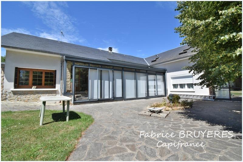 Maison - 247 m² - 8 pièces