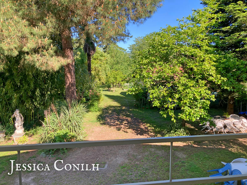 Maison - 245 m² - 11 pièces