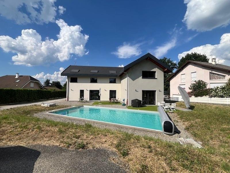 Maison - 254 m² - 9 pièces