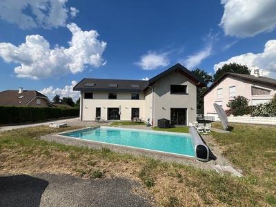 Maison - 254 m² - 9 pièces