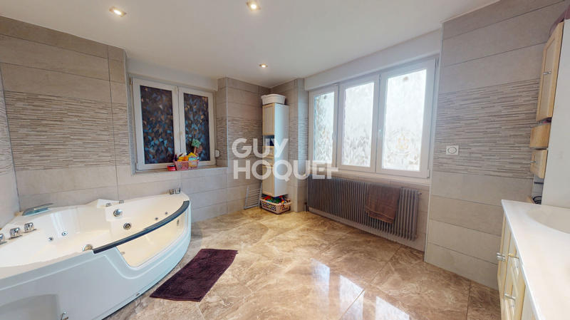 Maison - 177 m² - 8 pièces