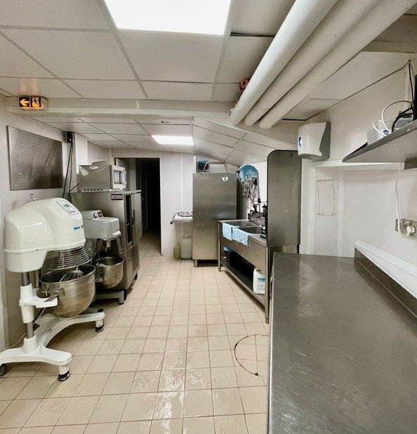 Fonds de commerce - Magasins - 82 m²