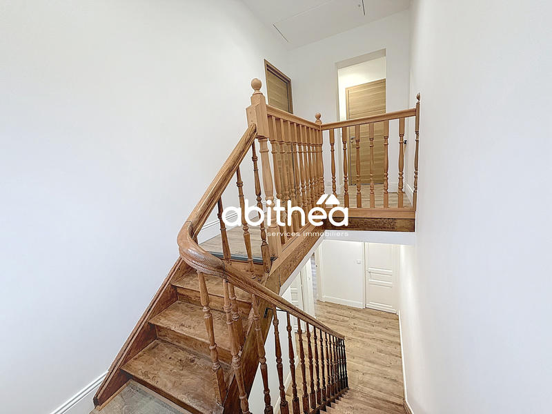 Maison - 205 m² - 9 pièces