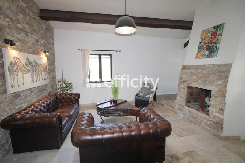 Maison - 238 m² - 8 pièces