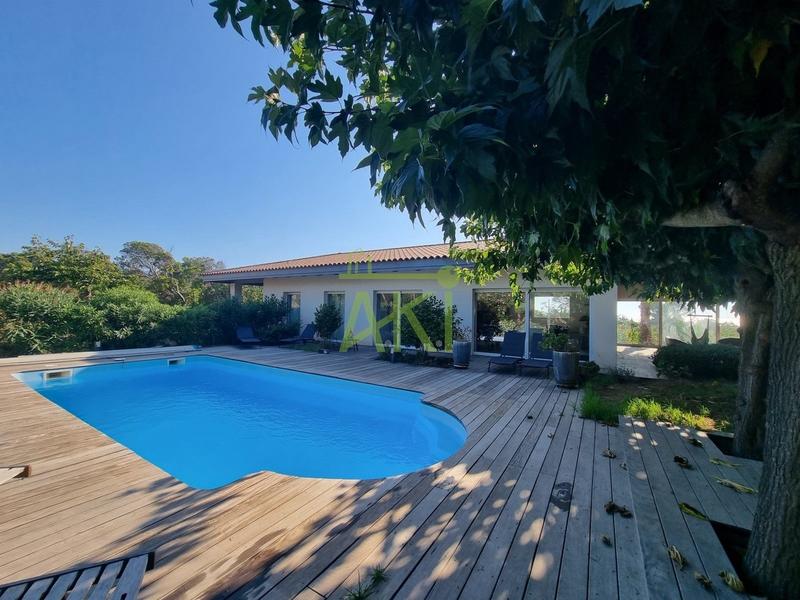 Maison - 278 m² - 9 pièces