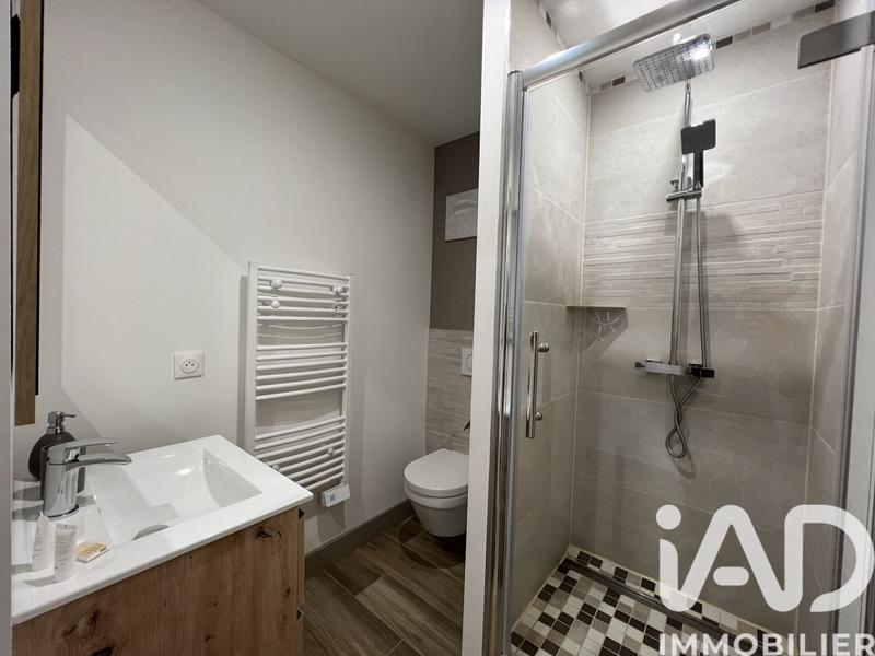 Maison - 335 m² - 12 pièces