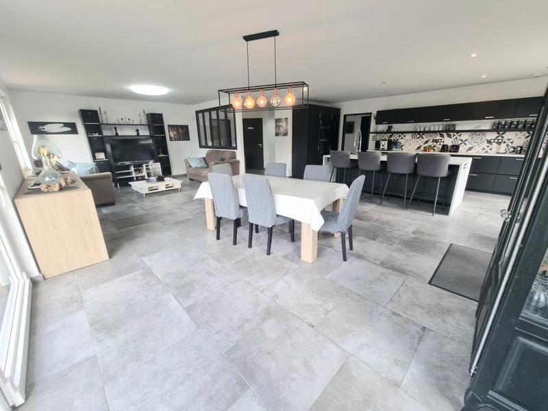 Maison - 208 m² - 7 pièces