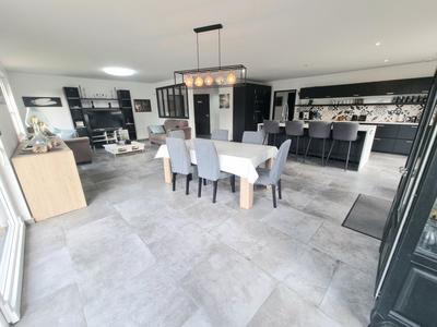 Maison - 208 m² - 7 pièces
