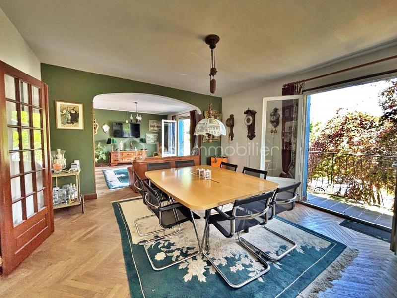 Maison - 240 m² - 9 pièces