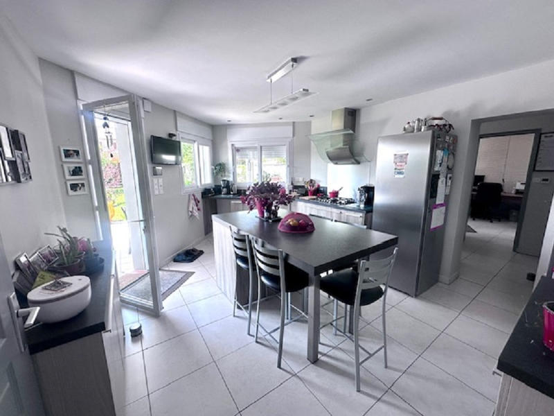 Maison - 195 m² - 8 pièces