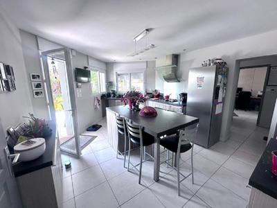 Maison - 195 m² - 8 pièces