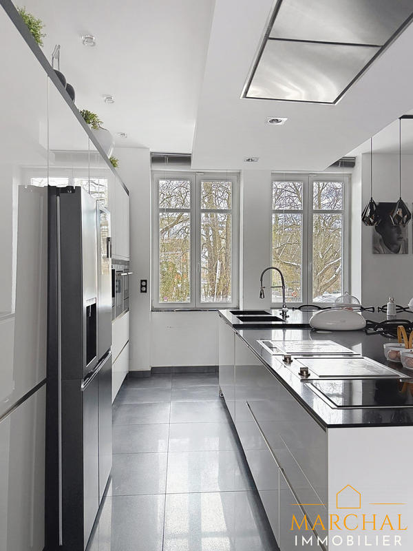 Maison - 270 m² - 12 pièces