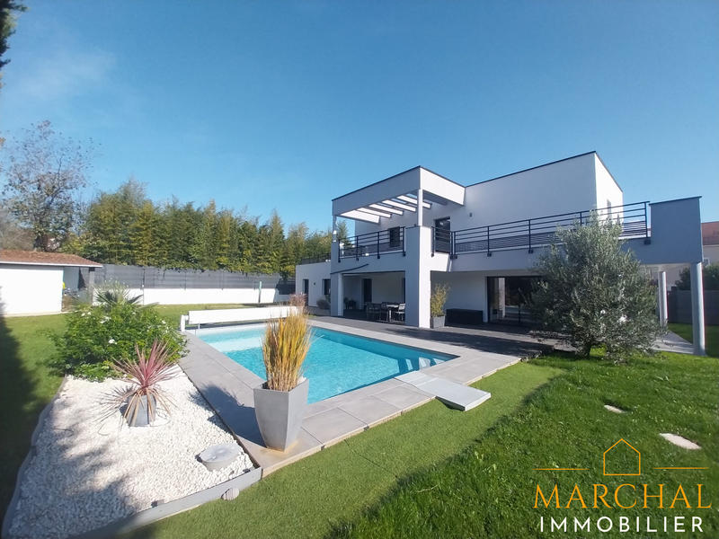 Villa - 251 m² - 8 pièces